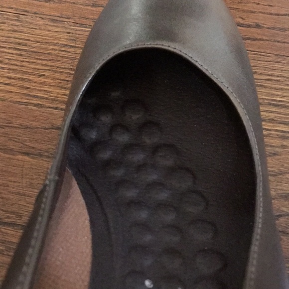 Walking Cradles | Neutral Metallic Heels - Picture 9 of 14